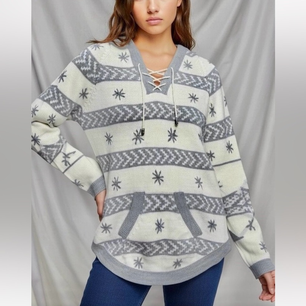 Alpaca Gray and White Patterned Knit Sweater II with hoodie. Made in Peru